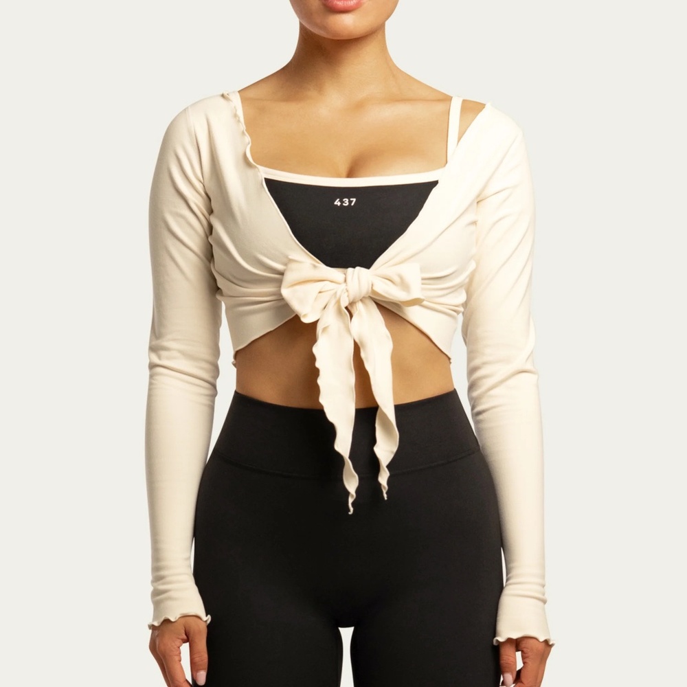 437 THE WRAP TOP / CREAM M